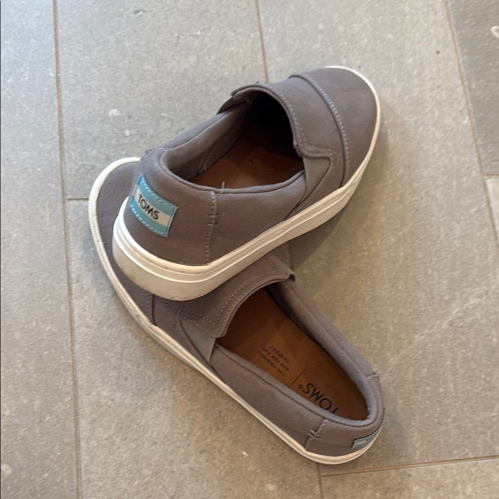 TOMS Women’s Gray Canvas Casual Shoes